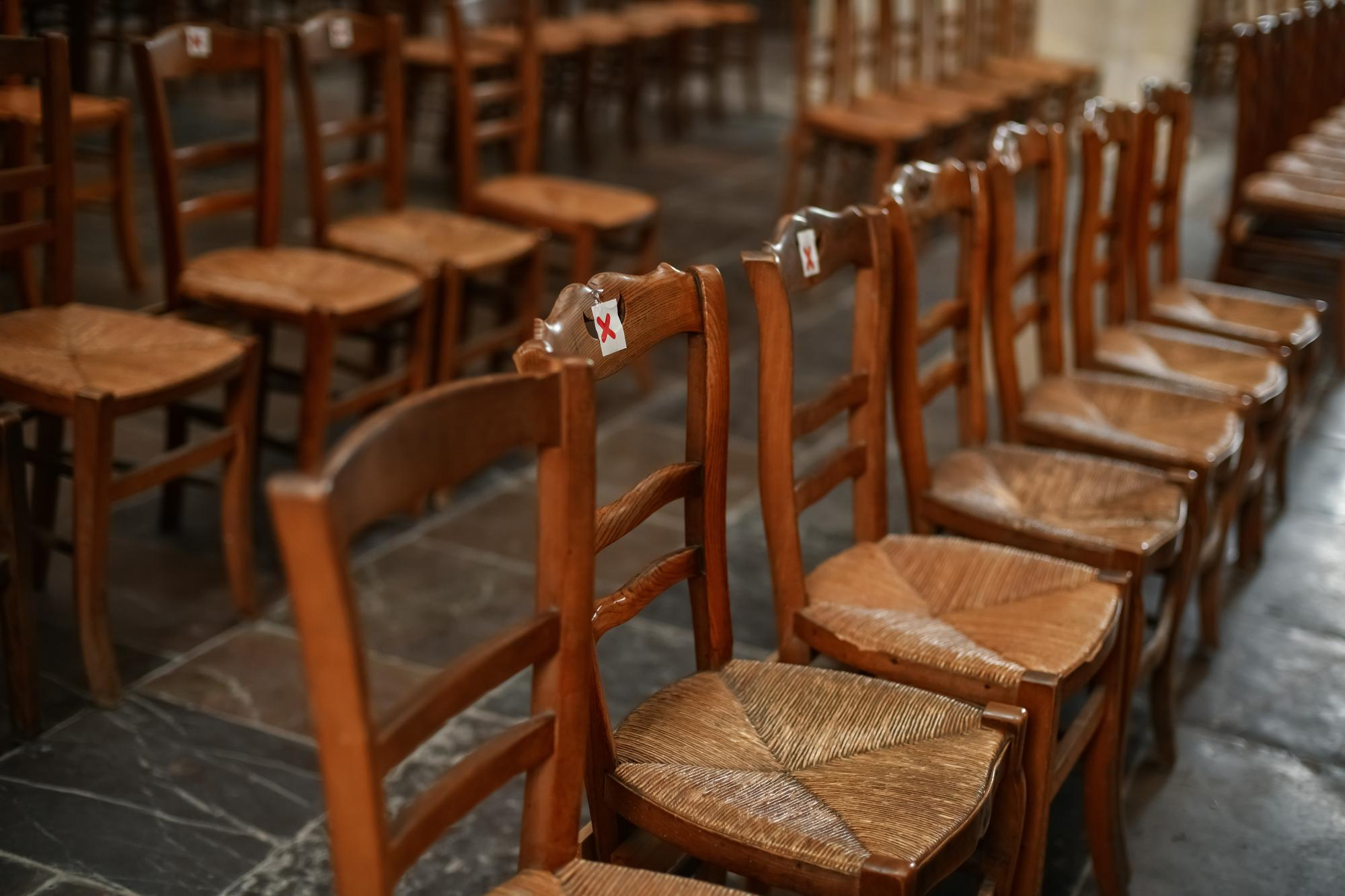 Church chairs options. How to choose seats for church? ComforTek blog