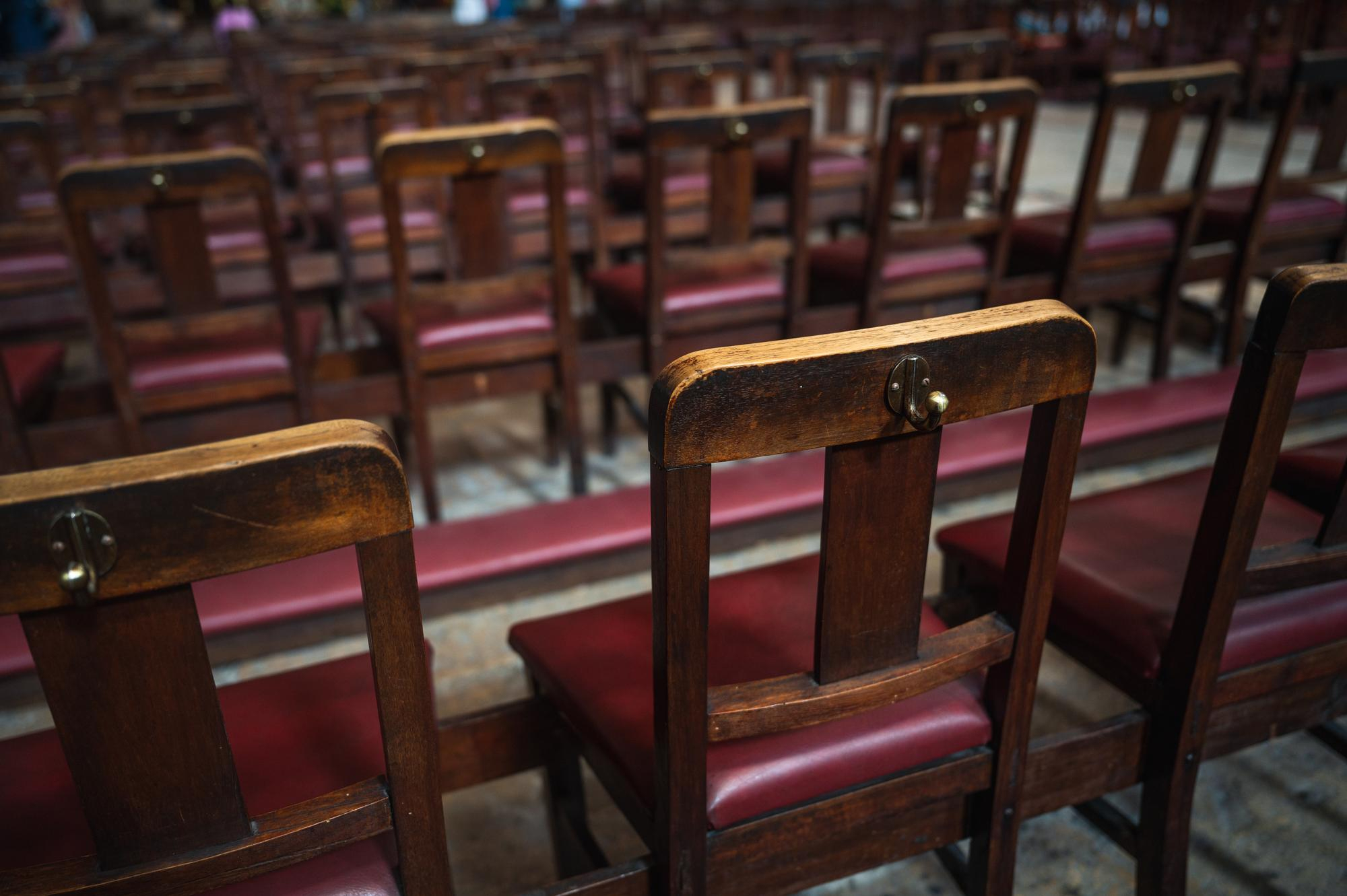 Pews vs Chairs in Church What to choose? ComforTek blog